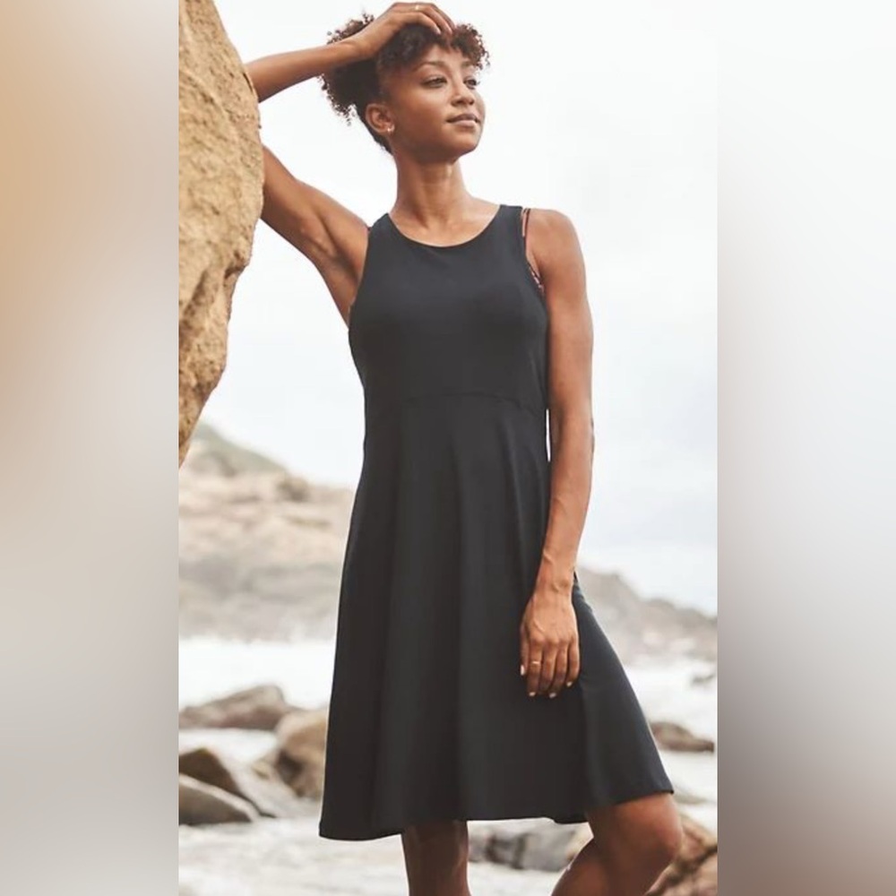 Athleta black mini dress  fit and flare sleeveless sz Large athletic, athleisure